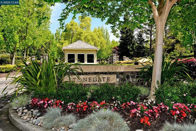 47 Kentfield Ct, Alamo CA: https://media.crmls.org/mediaz/2f2a878d-cf32-4ed5-9f0b-21c87592a5d1.jpg