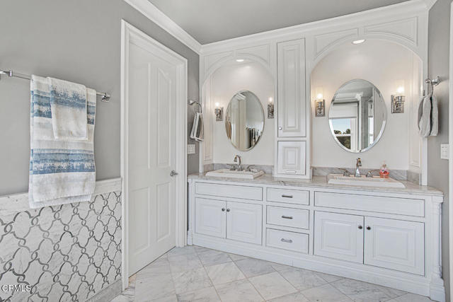 848 Greenridge Drive, La Canada Flintridge CA: https://media.crmls.org/mediaz/2f2a93b7-809d-480c-bb9d-d99bb6bd8b0f.jpg