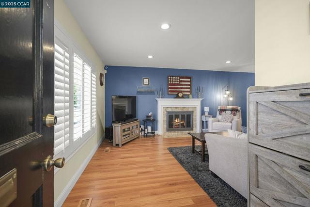 1930 N 6th St, Concord CA: https://media.crmls.org/mediaz/2f2adef6-a7d8-4c40-a3dc-37db62572ead.jpg