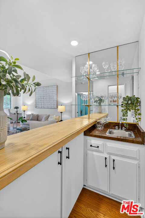 311 Bora Bora Way, Marina del Rey CA: https://media.crmls.org/mediaz/2f2aed34-457b-4edd-8ad5-e5e280d10f73.jpg