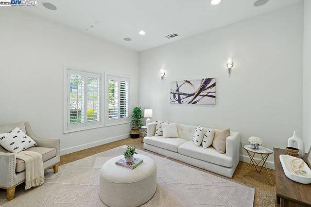 874 Overhill Dr, Hayward CA: https://media.crmls.org/mediaz/2f2b7a05-8084-4ef2-b724-9a340e81b403.jpg