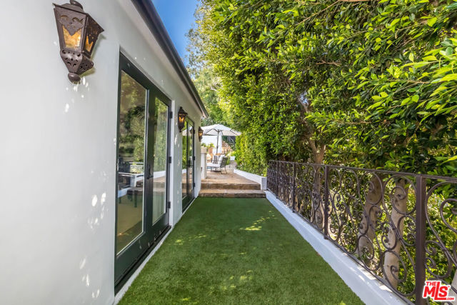 8149 Mannix Drive, Los Angeles CA: https://media.crmls.org/mediaz/2f2bae04-7a2d-4d6c-87f0-638b738a82e0.jpg