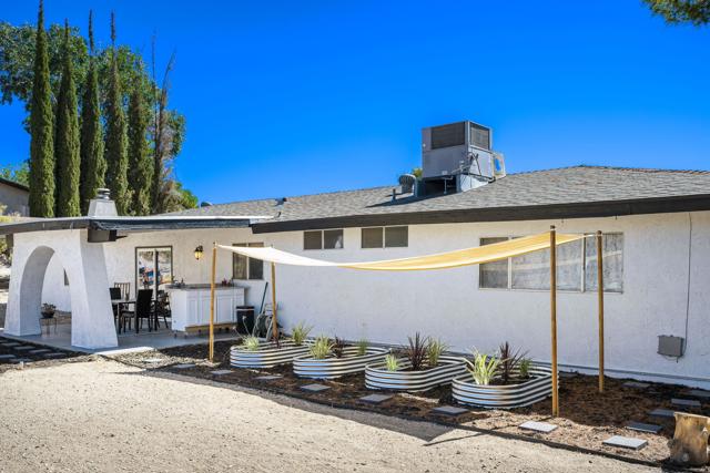 7616 Fairway Drive, Yucca Valley CA: https://media.crmls.org/mediaz/2f2c125f-92c1-4dbf-9a67-c9fb61ae1211.jpg