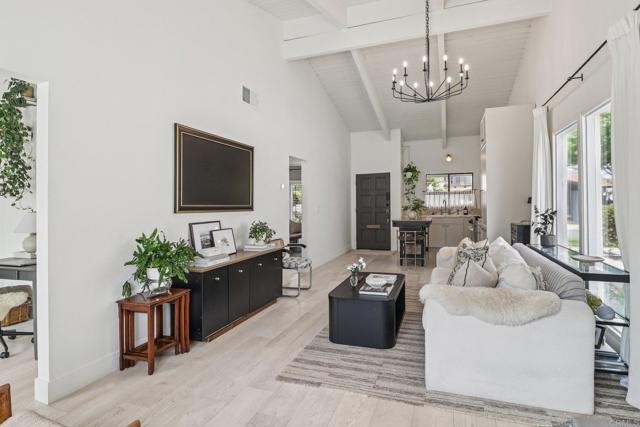 4352 Loma Riviera Court, San Diego CA: https://media.crmls.org/mediaz/2f2c2ab8-385e-477e-b579-e332a2a4540e.jpg