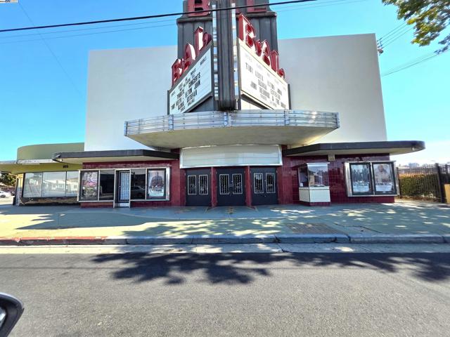 10468 West Court, Oakland CA: https://media.crmls.org/mediaz/2f2cc815-f78d-42f1-b570-be903d67a935.jpg