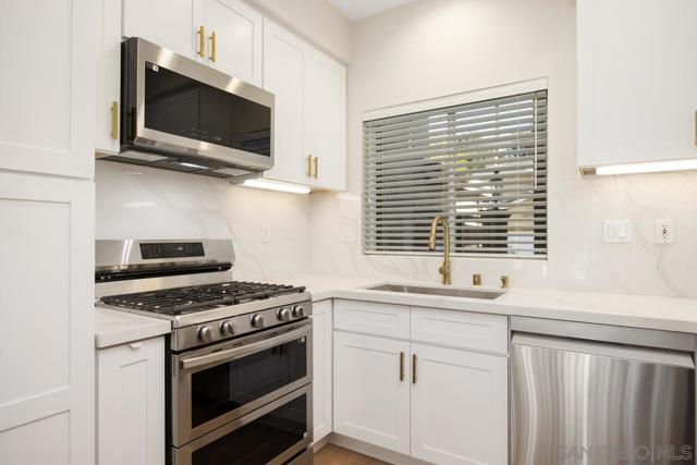 3693 RUETTE DE VILLE, San Diego CA: https://media.crmls.org/mediaz/2f2cdc1c-00ab-484b-8f82-644b4ecca438.jpg