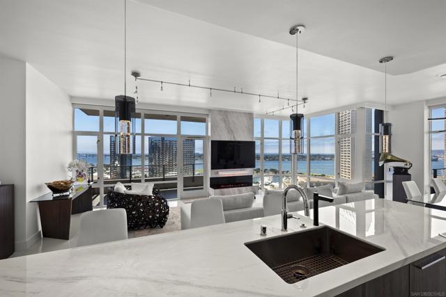 550 Front Street, San Diego CA: https://media.crmls.org/mediaz/2f2cdecf-5184-4582-b96c-fd3f31dc4447.jpg
