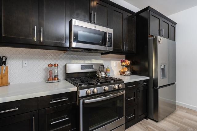 Detail Gallery Image 8 of 54 For 4336 Harbor Way, Oceanside,  CA 92056 - 3 Beds | 3/1 Baths