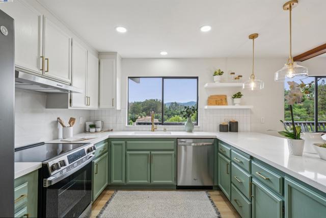 1768 Astor Ct, San Leandro CA: https://media.crmls.org/mediaz/2f2d54eb-8e60-46c4-9351-72468d0a21a5.jpg
