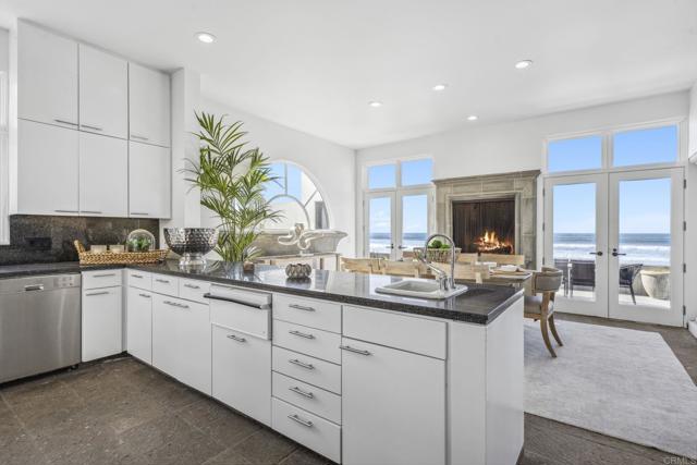 Detail Gallery Image 17 of 75 For 1716 Ocean Front, Del Mar,  CA 92014 - 6 Beds | 6 Baths