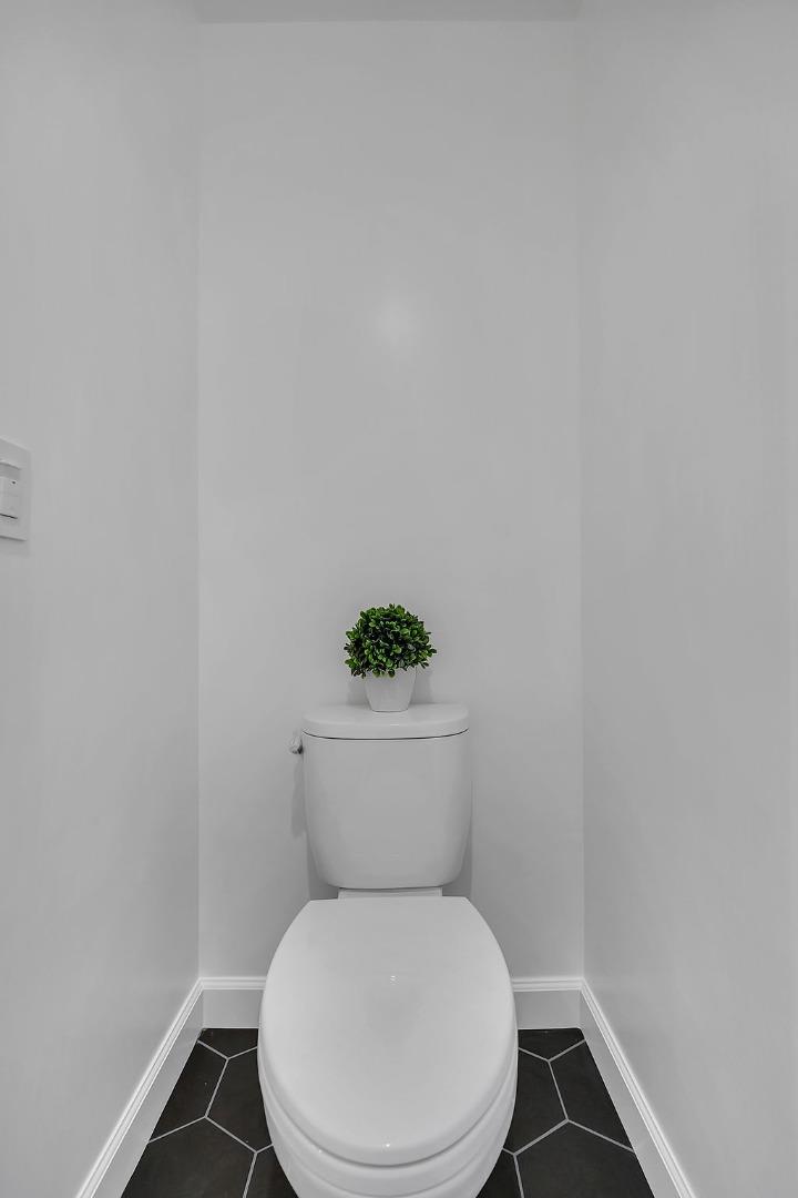 https://media.crmls.org/mediaz/2f2da00b-58a5-4f8b-8ada-c6e779211bfa.jpg?preset=X-Large