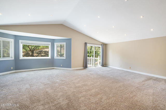 11554 Chestnut Ridge Street, Moorpark CA: https://media.crmls.org/mediaz/2f2dd0db-6e12-433b-b3c3-fdbb58848418.jpg