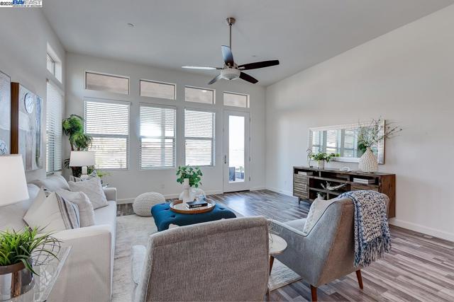 1440 Riva Trigoso Dr, Manteca CA: https://media.crmls.org/mediaz/2f2e1e8e-1191-4531-bd70-09df8a8224d4.jpg