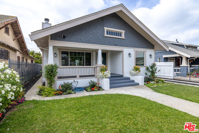 1558 W 47th Street, Los Angeles CA: https://media.crmls.org/mediaz/2f2ed827-72dd-4055-9702-b341d1534117.jpg