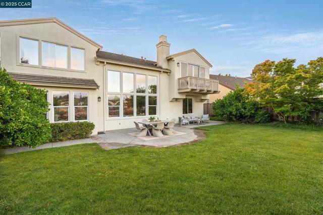 9356 Mediar Dr, San Ramon CA: https://media.crmls.org/mediaz/2f2edecf-03f1-4c3d-be70-37a9fdc6ace6.jpg