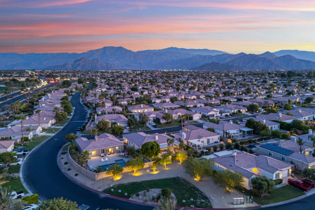 79976 Castille Drive, La Quinta CA: https://media.crmls.org/mediaz/2f2ef7e1-e894-428f-9961-20fe6f0b4659.jpg