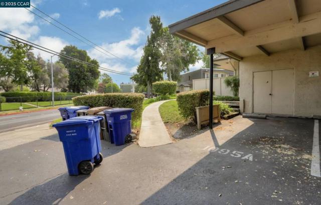 1095 Mohr Ln, Concord CA: https://media.crmls.org/mediaz/2f2f4b10-5882-47ff-aec7-5daa939453e7.jpg