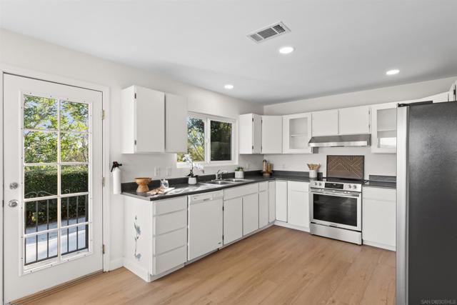 25311 Jesmond Dene Road, Escondido CA: https://media.crmls.org/mediaz/2f2f9f95-4412-4264-8365-908f8bf51001.jpg