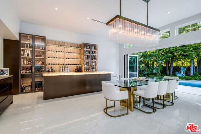 16601 Park Lane Circle, Los Angeles CA: https://media.crmls.org/mediaz/2f2fe7df-0543-44b0-b8f6-0d513dba47ac.jpg