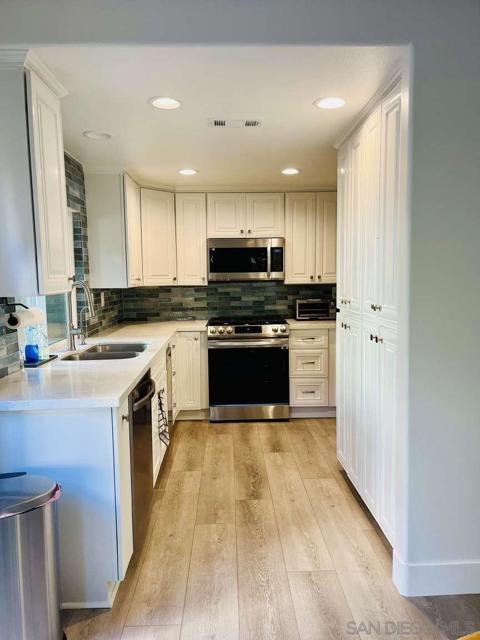 24345 Vista Point Ln, Dana Point CA: https://media.crmls.org/mediaz/2f3094e2-d516-4e1a-8ecf-5317793545a4.jpg