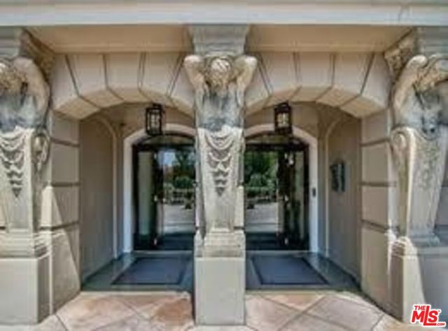 316 N Rossmore Avenue, Los Angeles CA: https://media.crmls.org/mediaz/2f30b5c6-d165-4749-b544-a284b0adaffe.jpg