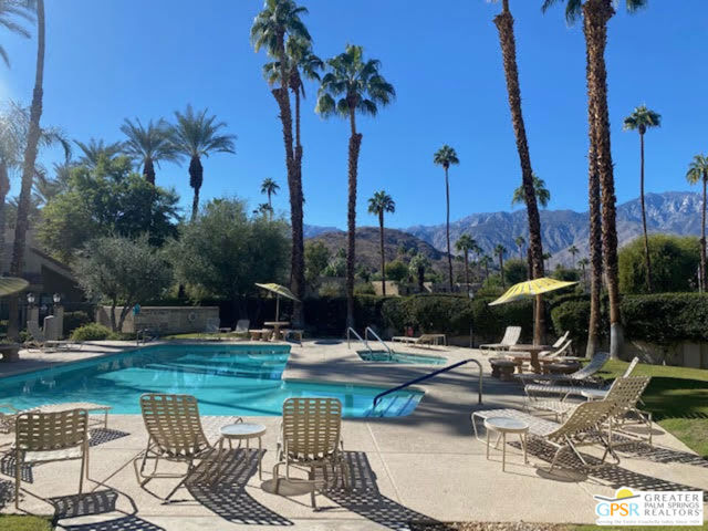 2700 Lawrence Crossley Road, Palm Springs CA: https://media.crmls.org/mediaz/2f30df42-f6f8-4799-a7ea-1e510bcc5d9e.jpg