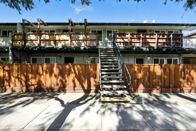 3015 Los Prados Street, San Mateo CA: https://media.crmls.org/mediaz/2f30fa24-dc95-49a4-bca0-dd45f6854818.jpg