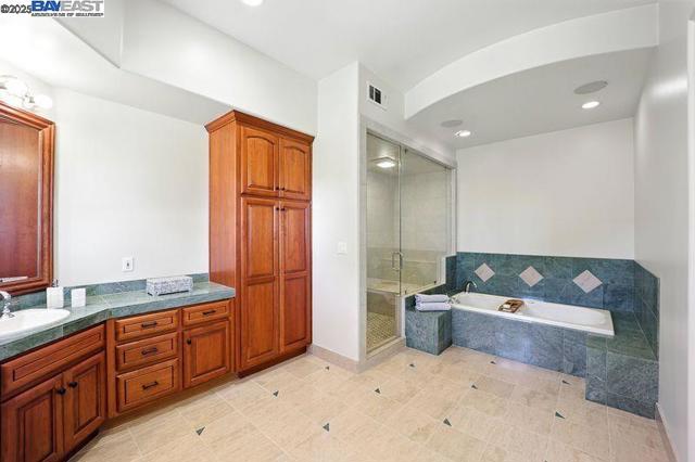 3029 Alburni Ct, Pleasanton CA: https://media.crmls.org/mediaz/2f3118ec-a3f7-4996-bf42-5de6dfb3e3da.jpg
