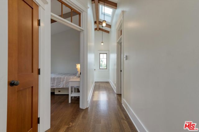 933 W Venezia Avenue, Venice CA: https://media.crmls.org/mediaz/2f313b3d-3473-436b-83e9-ae727cc40c87.jpg