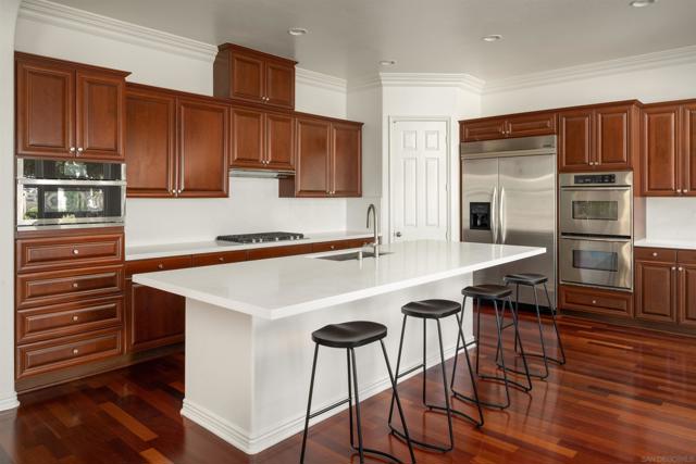 5480 Valerio Trl, San Diego CA: https://media.crmls.org/mediaz/2f31aebc-60f0-465b-8b93-b8cfd2c82550.jpg