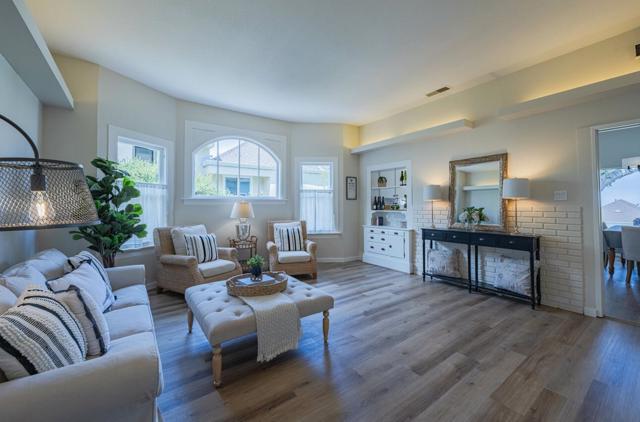 570572 Belden Street, Monterey CA: https://media.crmls.org/mediaz/2f31c129-e84e-4f48-b3cf-298b019c13da.jpg