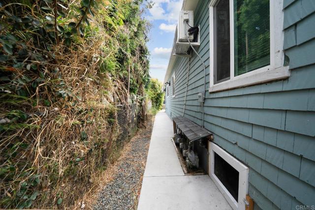 42 48 E 5Th Street, National City CA: https://media.crmls.org/mediaz/2f31e96d-5861-44de-af66-fdc0eb18d581.jpg