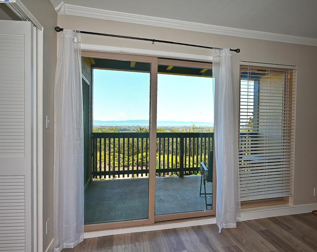 19100 Crest Ave, Castro Valley CA: https://media.crmls.org/mediaz/2f31f13f-86cc-4e9f-ac9a-e985386164f9.jpg