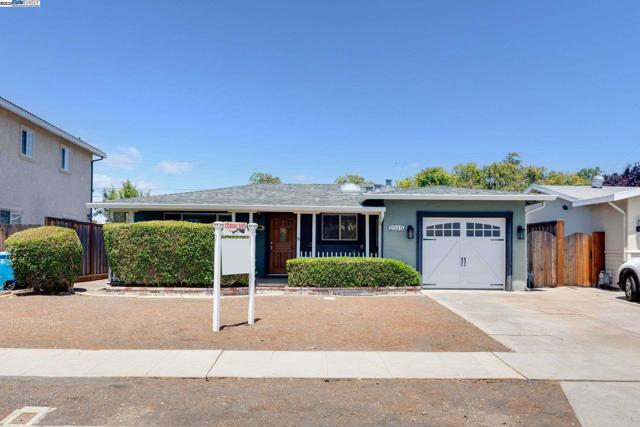 2515 Crystal Dr, Santa Clara CA: https://media.crmls.org/mediaz/2f323b40-8fbc-4c36-99a2-3835de1f0df4.jpg