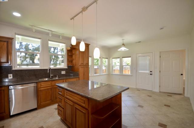 4544 Thornton Ave, Fremont CA: https://media.crmls.org/mediaz/2f32b542-324b-4651-9b76-482f97959aca.jpg
