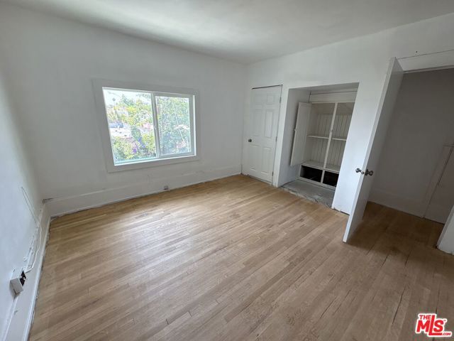 2320 W 25th Street, Los Angeles CA: https://media.crmls.org/mediaz/2f32d77a-7723-4821-a5b9-48ec174ff54e.jpg