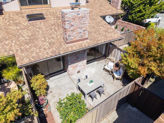 1230 Ballena Blvd, Alameda CA: https://media.crmls.org/mediaz/2f330afa-a0a6-4b62-ad26-70f9f34004e8.jpg