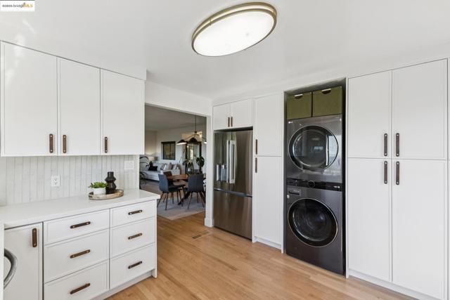 17032 Broadway Ter, Oakland CA: https://media.crmls.org/mediaz/2f332e8f-8941-4936-a23f-ab0ff1299cef.jpg