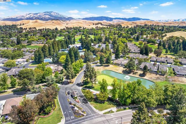 711 Glen Eagle Ct, Danville CA: https://media.crmls.org/mediaz/2f33fac8-4c71-42e8-ac44-7fb92b34eaab.jpg