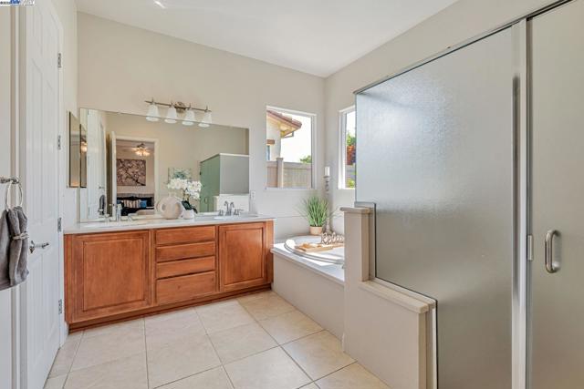 2453 Gardenstone Pl, Manteca CA: https://media.crmls.org/mediaz/2f354f25-291e-4ef8-8aee-dbb5a6084fb7.jpg