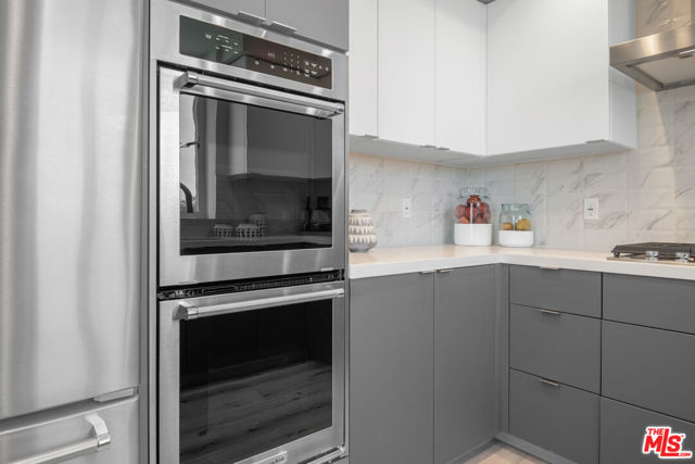 1226 S Bedford Street, Los Angeles CA: https://media.crmls.org/mediaz/2f35f53d-2a44-4288-b09d-83a3d3d13a8f.jpg