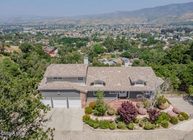 1029 Alta Vista Road, Simi Valley CA: https://media.crmls.org/mediaz/2f3729c1-9e4c-4159-8c89-1d2afe531891.jpg