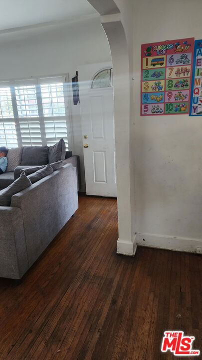 742 E 84th Place, Los Angeles CA: https://media.crmls.org/mediaz/2f37987f-9963-48a2-a9bf-9f7a8e737b5f.jpg