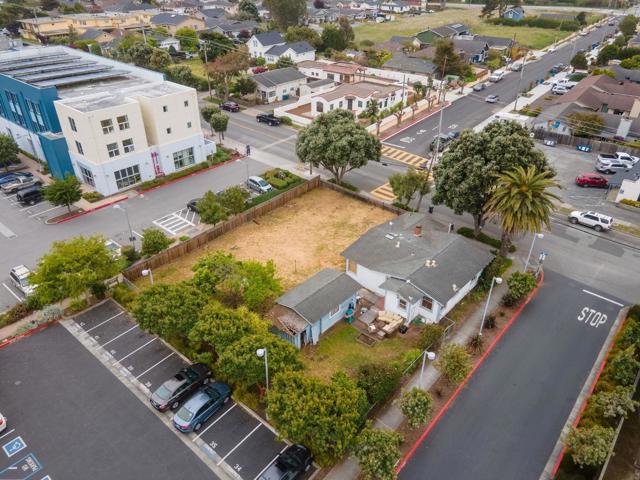 895 Main Street, Half Moon Bay CA: https://media.crmls.org/mediaz/2f387af1-bd7f-4991-93a7-8918ad6c602d.jpg