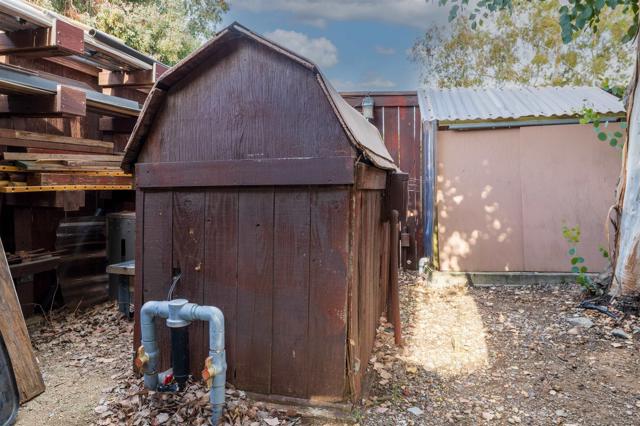 23540 Oriente Way, Ramona CA: https://media.crmls.org/mediaz/2f38f1e7-e398-4e1a-895d-804976bcc176.jpg