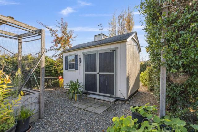 310 Via Vaquero Norte, San Juan Bautista CA: https://media.crmls.org/mediaz/2f399436-3b3f-47c4-bbd3-0c7f724a11f5.jpg