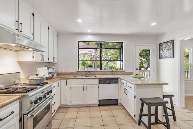 833 Alameda De Las Pulgas, Belmont CA: https://media.crmls.org/mediaz/2f39a22a-68a8-4253-8127-752001c24cda.jpg