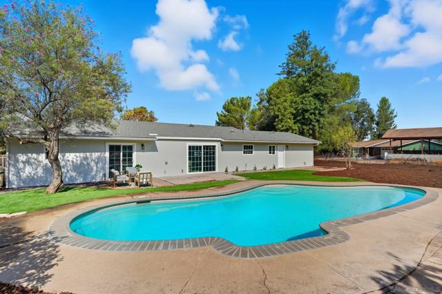 2118 Toca Ln, Ramona CA: https://media.crmls.org/mediaz/2f3a0c98-5f88-4725-a52a-35e724963101.jpg