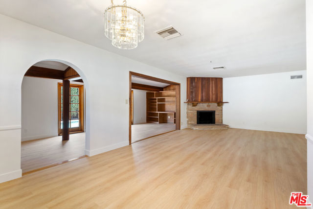 12848 Tiara Street, Valley Village CA: https://media.crmls.org/mediaz/2f3a1a2f-b0b0-4b24-9a63-219b485758f1.jpg
