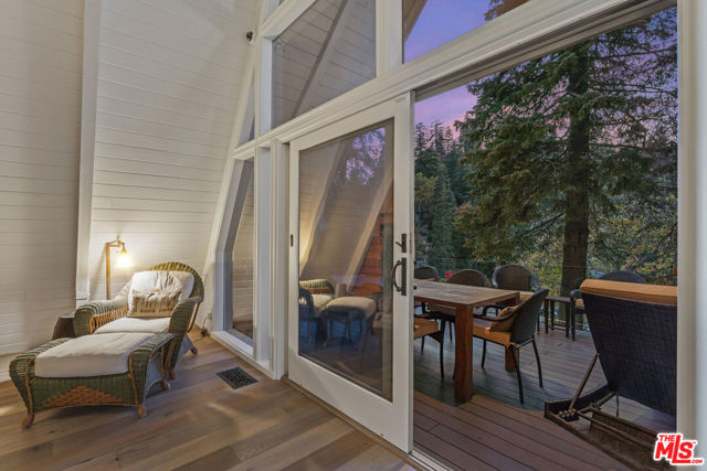 161 Rocky Point Road, Lake Arrowhead CA: https://media.crmls.org/mediaz/2f3aed53-9eb1-401b-8bff-d50632d733d2.jpg